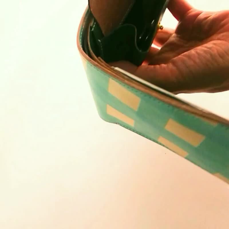 Genuine leather-hand-stitched-hand-dyed check bi-fold wallet-aquamarine-green - 皮夹/钱包 - 真皮 蓝色
