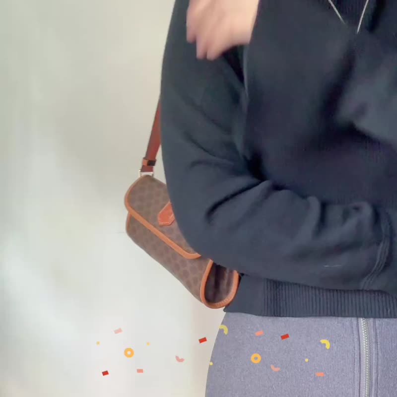 中古美品  Celine Macadam 老花 圆桶 斜背包 腋下包 - 侧背包/斜挎包 - 防水材质 咖啡色