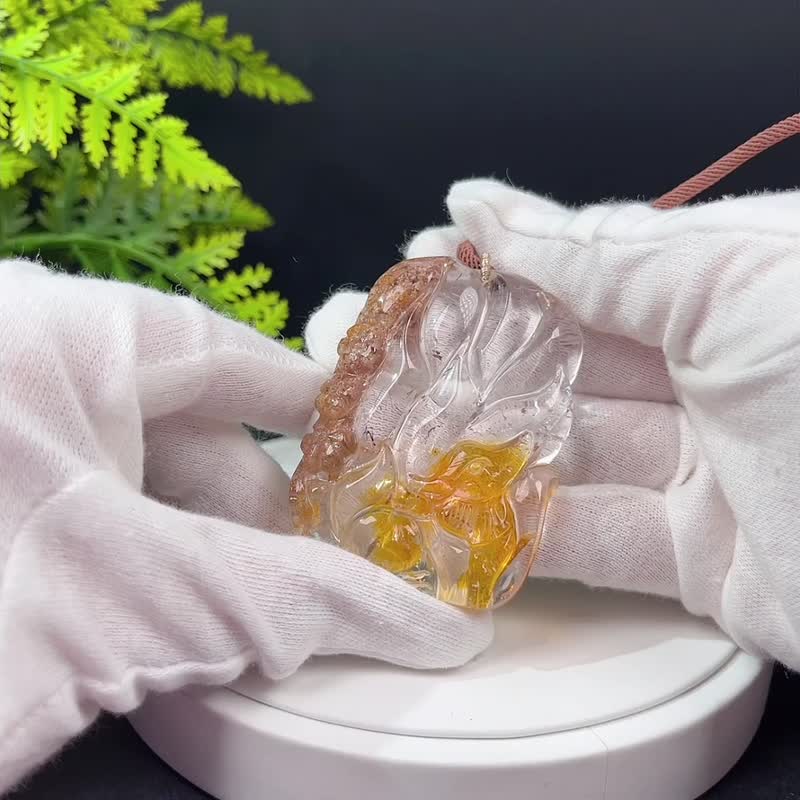 冰透幽灵水晶吊坠 立体手雕九尾狐梅花方牌项錬 共生黄胶花黑发晶 - 项链 - 水晶 黄色