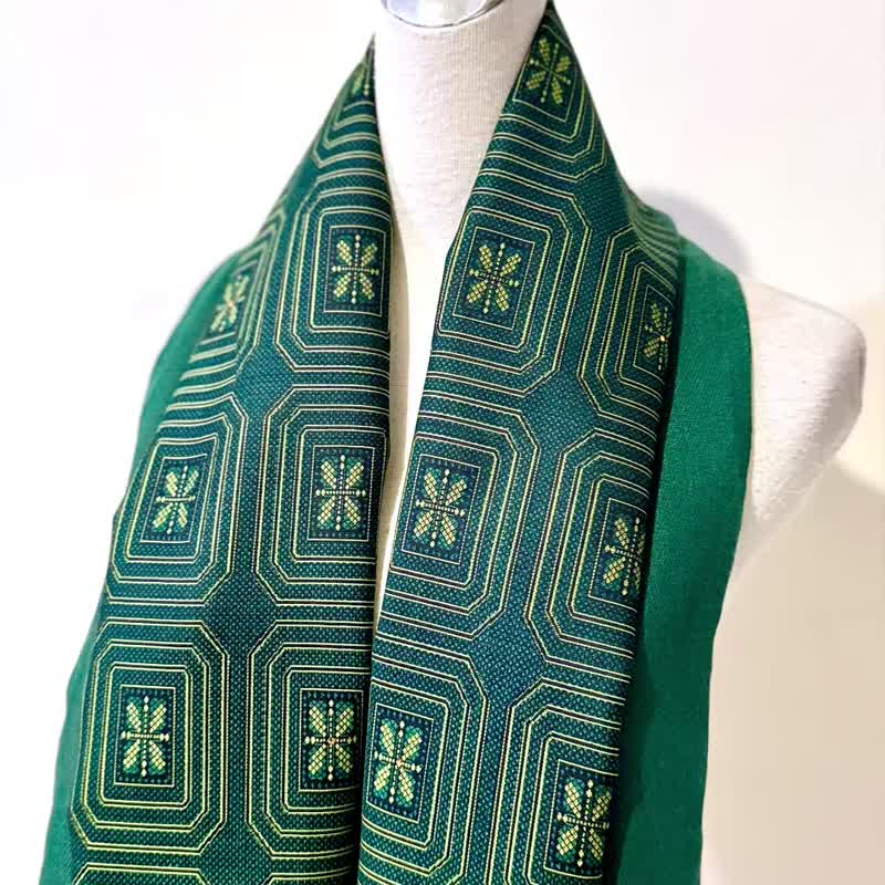 纯手作绿色几何黑色花朵线条图腾施华洛世奇烫钻围巾披肩 - 围巾/披肩 - 羊毛 绿色