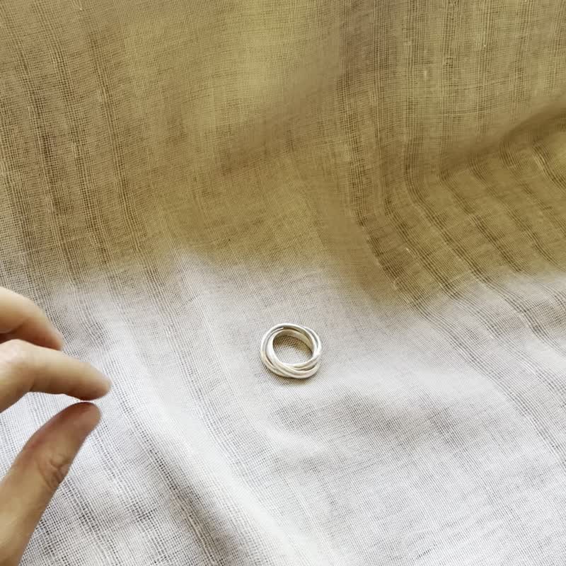 Handmade 3 Intertwined Rings in Thai Silver (R0019) - 戒指 - 银 银色