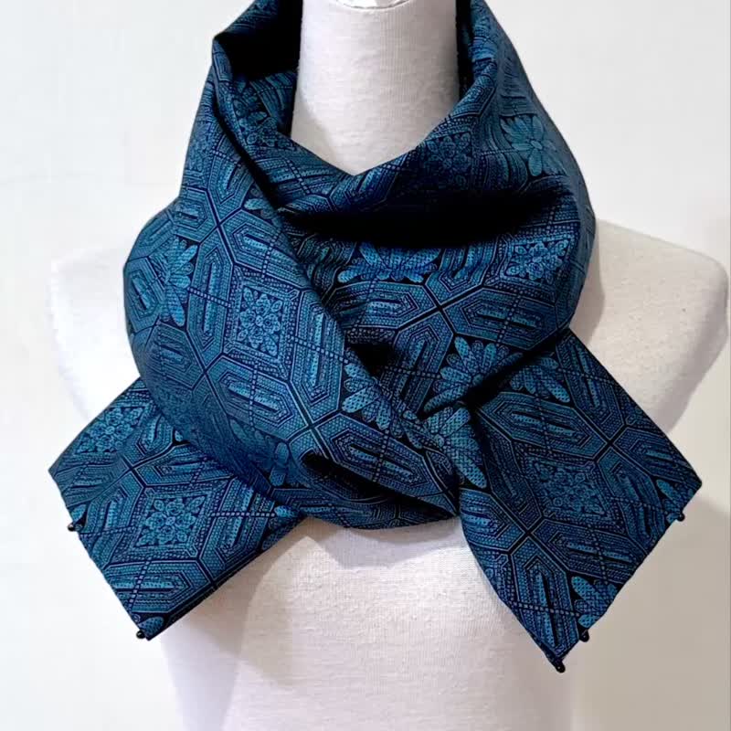 纯手作蓝色丝质毛料混纺几何花朵迷你龟甲图腾围巾披肩 - 围巾/披肩 - 丝．绢 蓝色