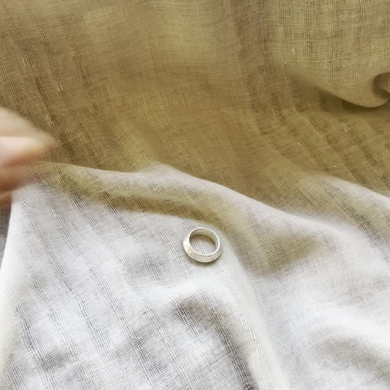 手工纯银戒指，倾斜顶部线条 (R0051S-L) - 戒指 - 银 银色