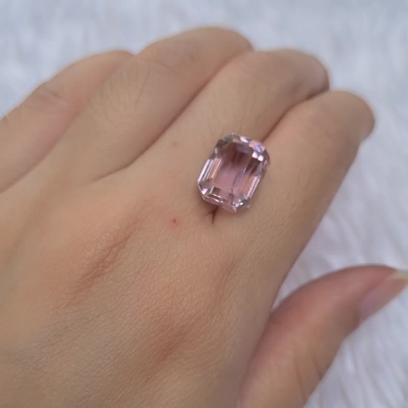 天然紫锂辉石尺寸 10.70 克拉尺寸 10×13 毫米 - 金工/饰品 - 宝石 粉红色