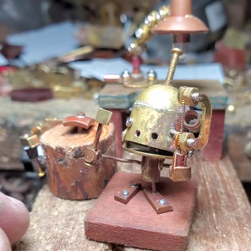 小机器人金工作家 手作铜雕摆饰 工艺工作桌场景 机械风创作 - 玩偶/公仔 - 其他金属 