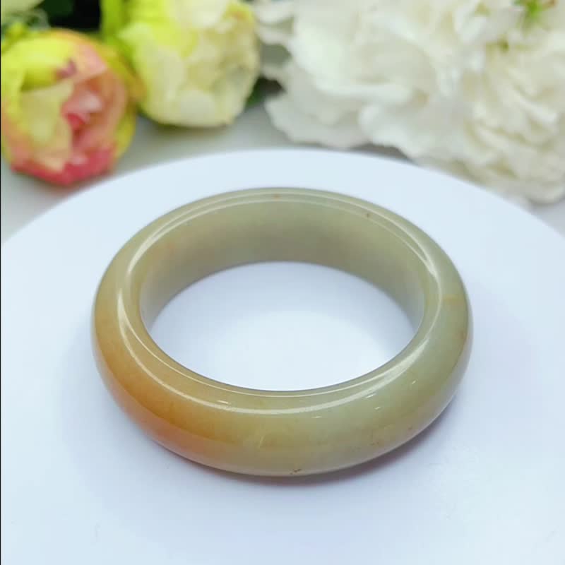 NO.80 稀有金玉满堂绿底糖镯佘太翠玉 50MM 圈口 俏色手镯 平安镯 - 手链/手环 - 玉石 多色