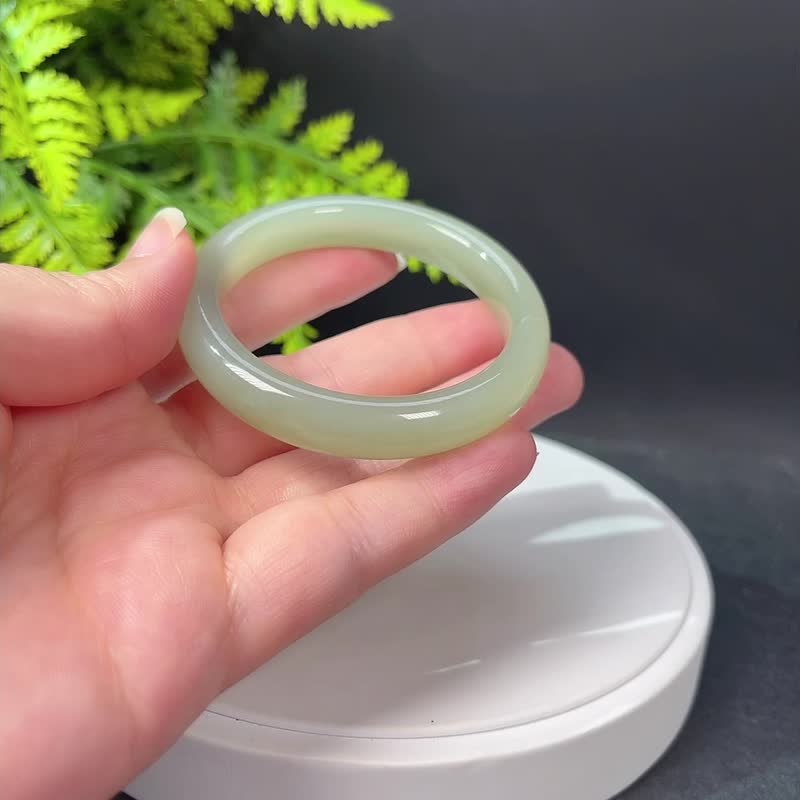 和田玉晴水绿手镯49MM 油润老料青白玉手环 清灵之气 上手温婉 - 手链/手环 - 玉石 绿色