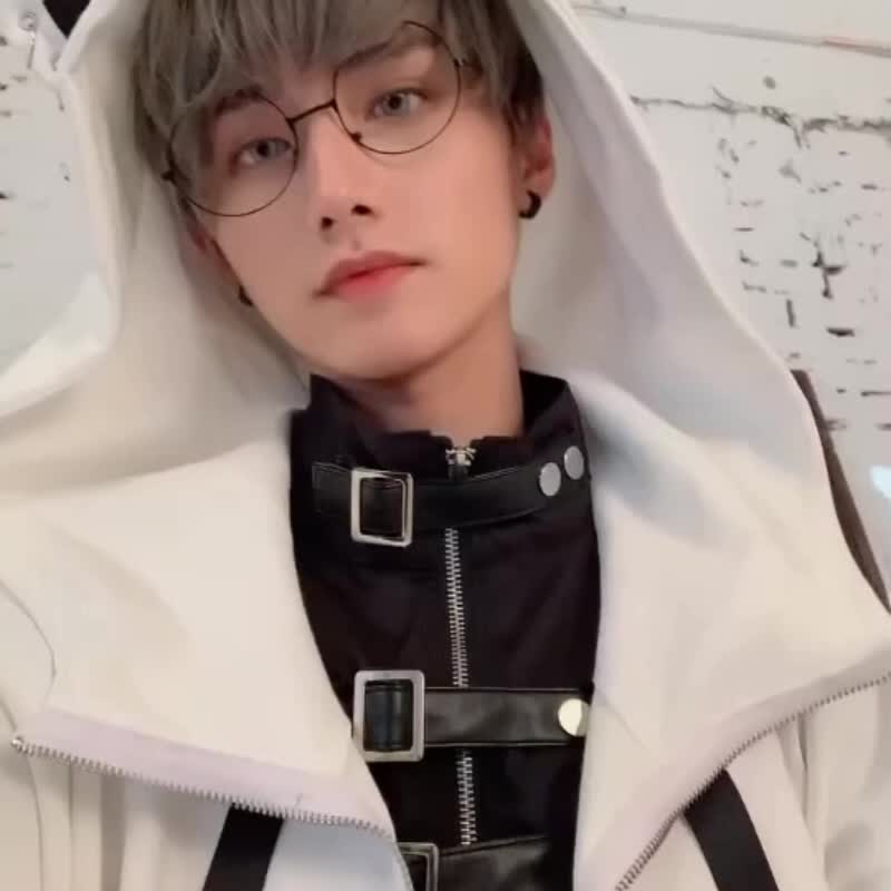 原创日本绘师eita联名酷甜猫十字架吊饰假两件猫耳连帽外套JJ4050 - 男装外套 - 棉 