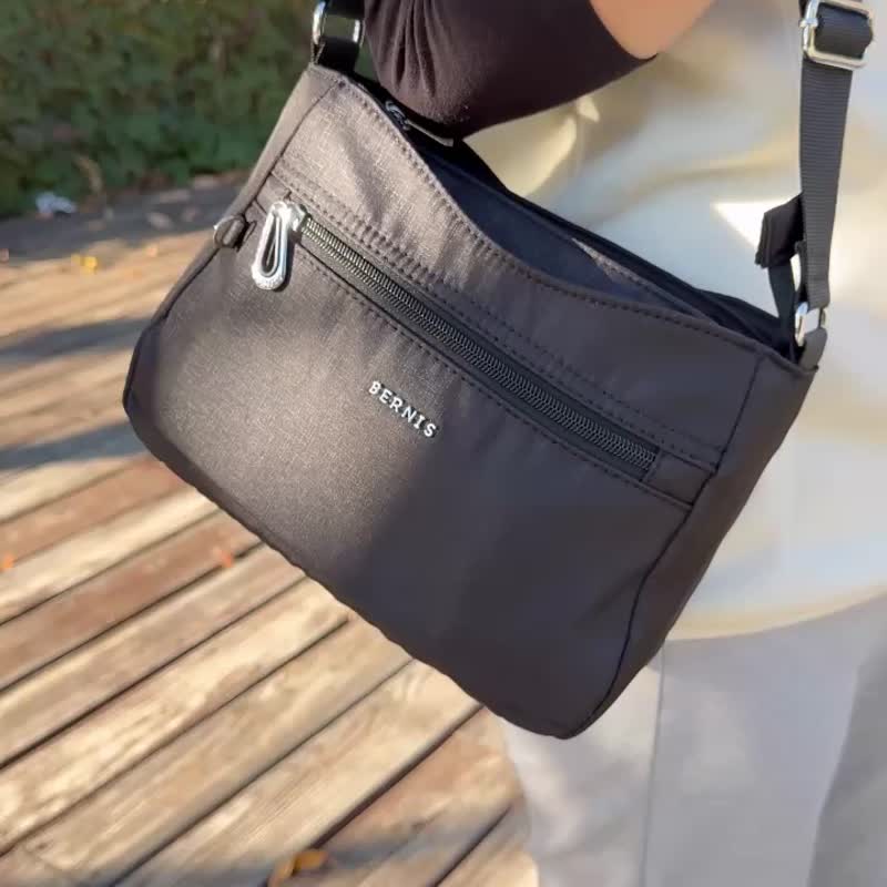 斜侧背 尼龙系列 烁星多层机能斜背包 多色可选 黑色 BNE25010 - 侧背包/斜挎包 - 尼龙 黑色