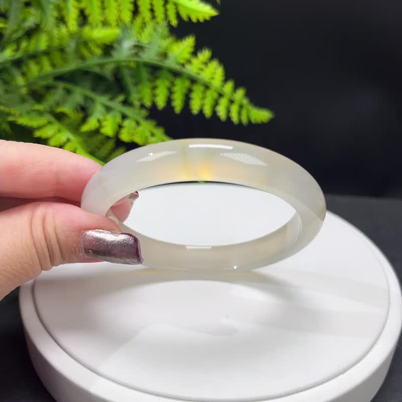 精品 浅香槟白玛瑙手镯 62MM 冰润起光飘花玉髓手环 安神纳福祥瑞 - 手链/手环 - 半宝石 
