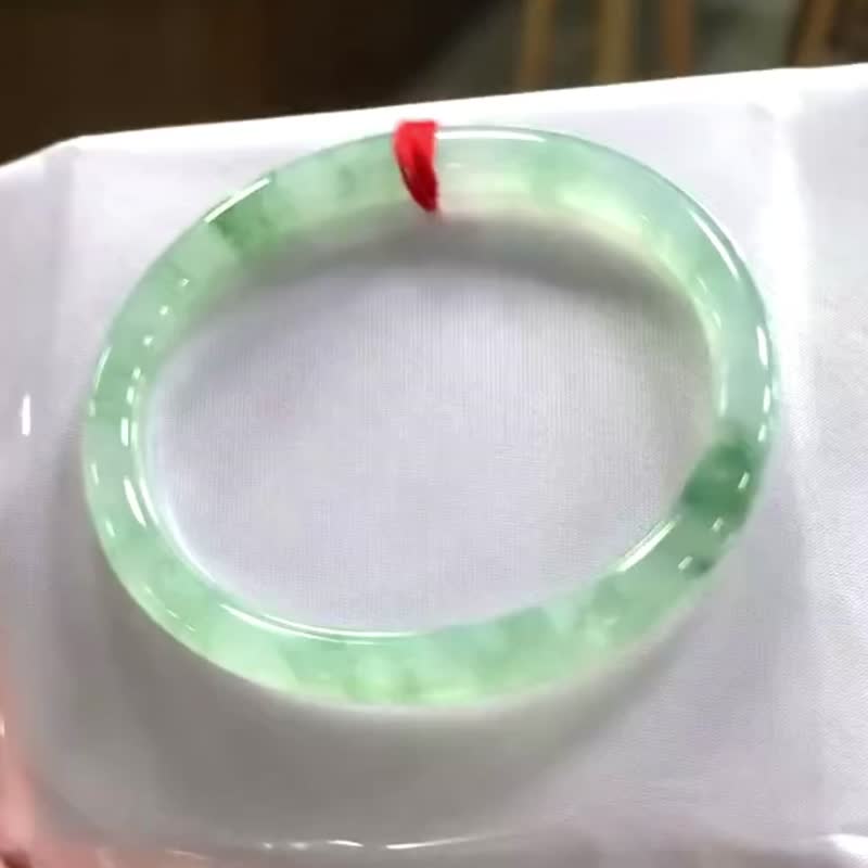 冰种翡翠天然翡翠玉镯 A玉手镯 玉鈪 • 冰种飘花翡翠贵妃镯 - 手链/手环 - 玉石 绿色
