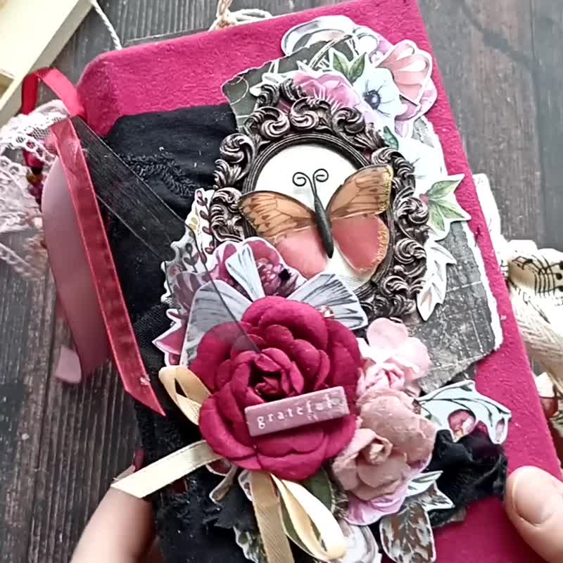 美丽的婚礼花束日记 手工制作的玫瑰笔记本 花边浪漫日记 - 笔记本/手帐 - 纸 紫色