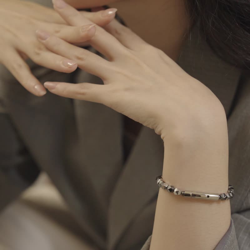 【NOUVELLE】LatchEase | 切角赤铁矿手链 - 手链/手环 - 水晶 