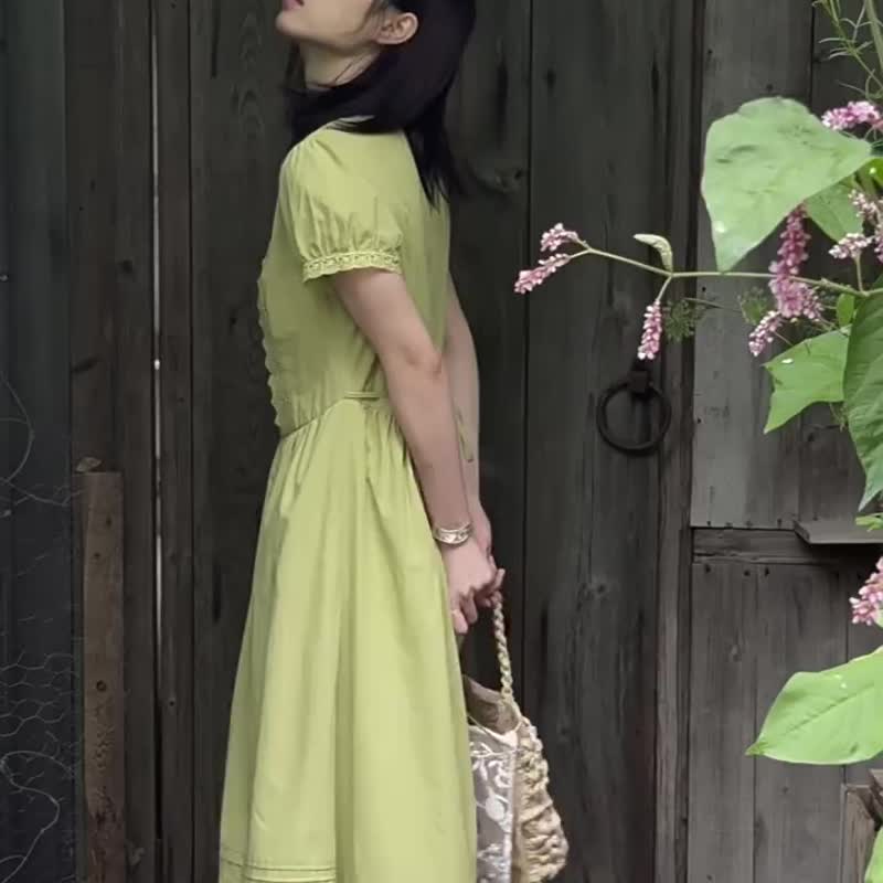 草木綠 綠袖子 法式古著感優雅V領洋裝 收腰定染蕾絲連身長裙 - 洋装/连衣裙 - 棉 绿色