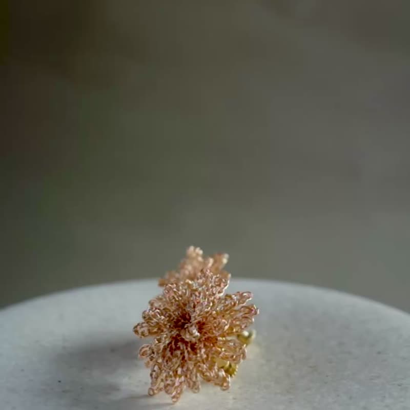 蒲公英 – 金属线蕾丝耳环 - 耳环/耳夹 - 其他金属 金色