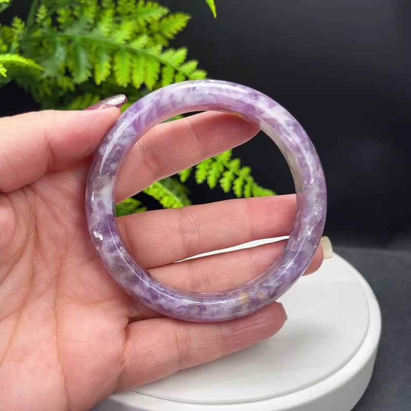 精品 紫色锂云母手镯 61MM 玉化星光闪片祖母晶手环 清醒智慧应变 - 手链/手环 - 宝石 紫色