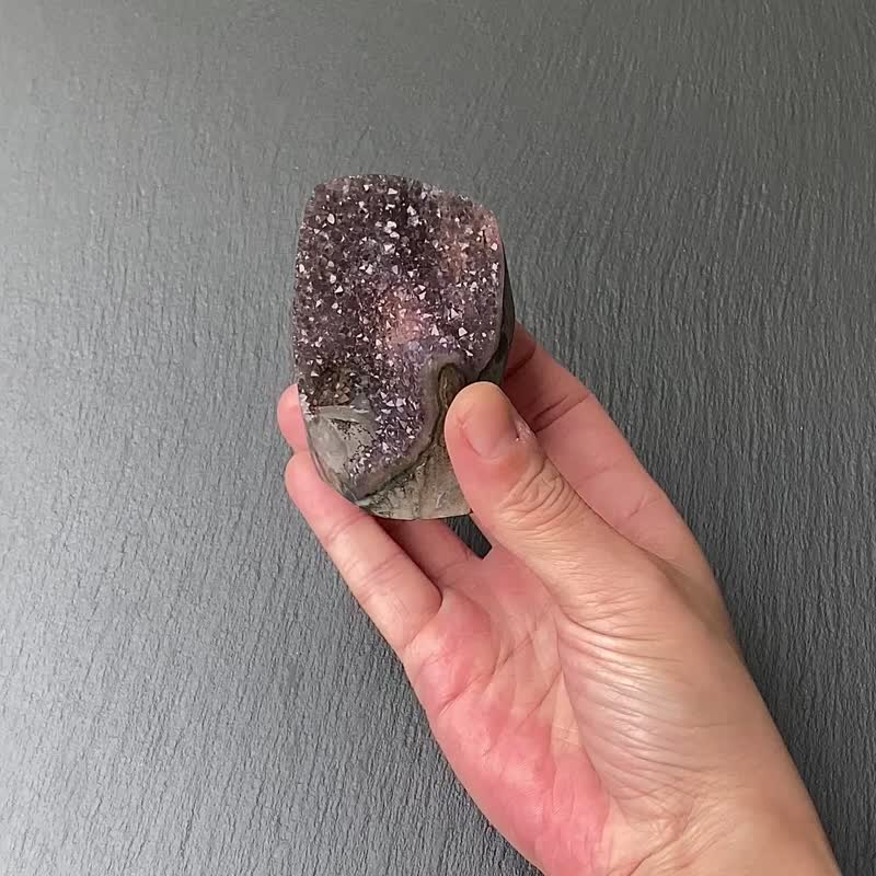 招财开运-天然原矿异象满天星紫晶镇招财手共生方解石 风水摆件 - 摆饰 - 水晶 多色