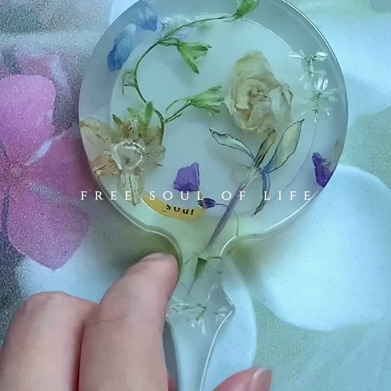 纯手工繁花随身镜白色礼盒+丝绸袋+花语卡+礼袋+贴纸 - 摆饰 - 植物．花 白色