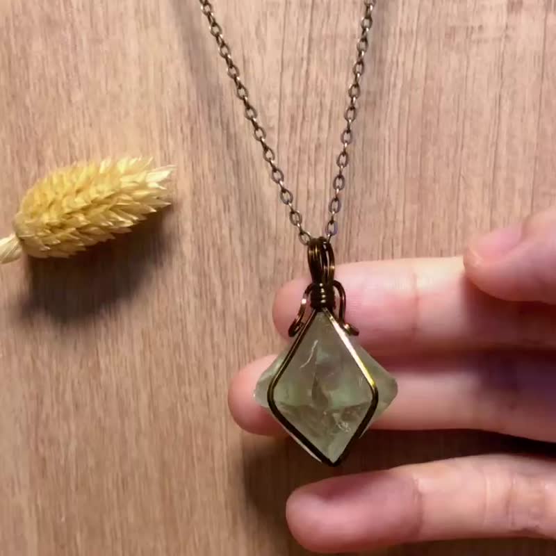 萤石 原矿项链-金属线编织 现货 - 项链 - 铜/黄铜 绿色
