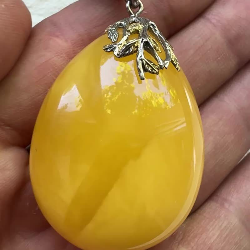 带美丽花纹的大号黄色琥珀悬饰大号黄色琥珀悬饰天然波罗的海 - 项链 - 半宝石 黄色