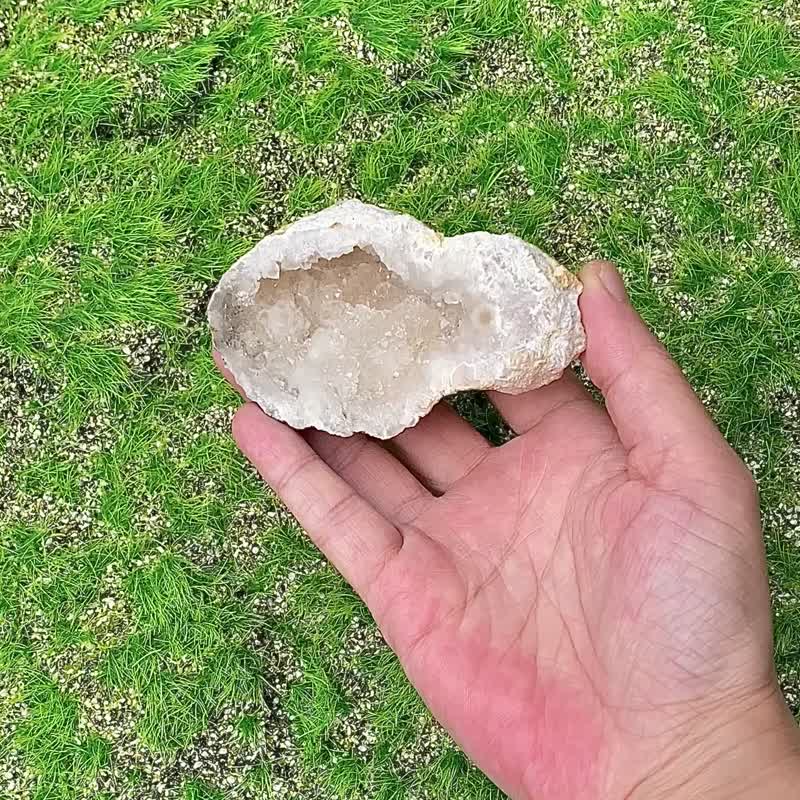 天然原矿玛瑙白晶洞 聚财 财运 避邪 旺事业 消磁 净化 开运 疗愈 - 摆饰 - 水晶 白色