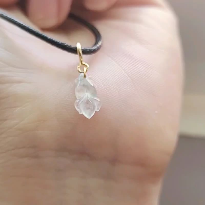 【亲翠】天然翡翠 高冰玻种水精工小金鱼皮绳锁骨链 | 如鱼得水 - 项链 - 玉石 白色
