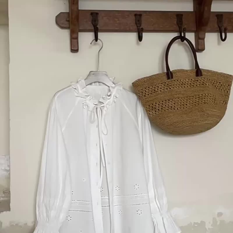 雲朵白 法式重工鏤空刺繡襯衫 荷葉邊領系帶上衣長袖襯衣 - 女装衬衫 - 棉 白色