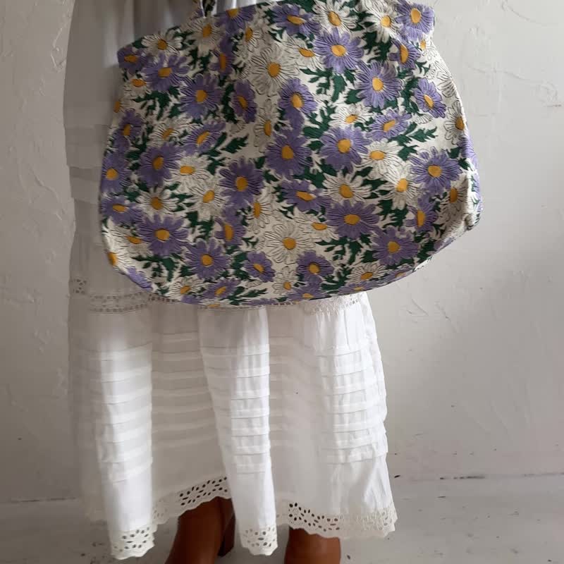 たっぷり入るカラフルな花柄バッグ、Margaretトートバッグ purple - 手提包/手提袋 - 棉．麻 紫色