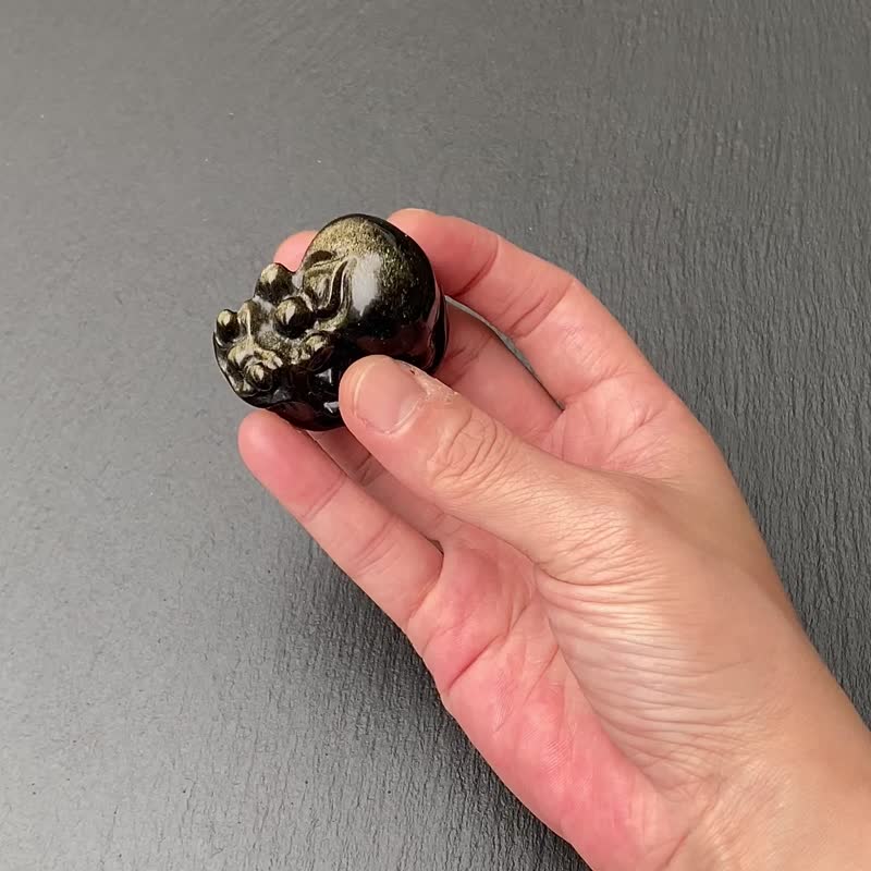 能量摆件-招财转运闪亮金沙金曜石大屁股貔貅 办公室 疗愈 招财 - 摆饰 - 水晶 金色