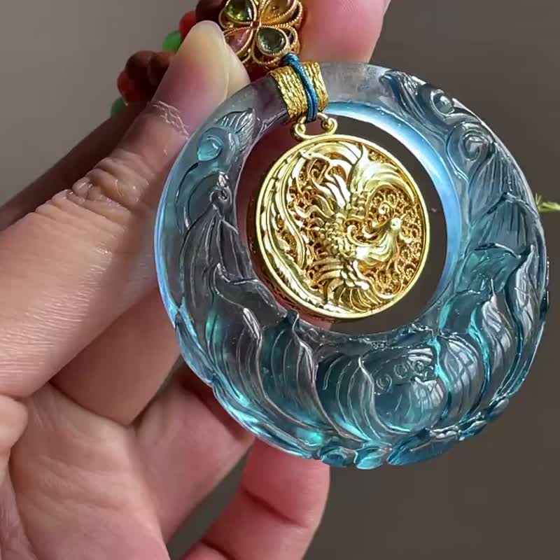 大美货来了不要错过 纯天然海蓝宝莲花圆牌吊坠 晶体干净冰海蓝色 - 项链 - 宝石 