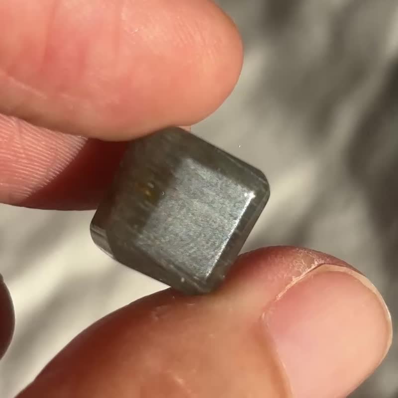 顺髪 灰兔毛方块 水晶原矿 摆设 原石 crystal 手握 手把玩 水 - 摆饰 - 水晶 灰色