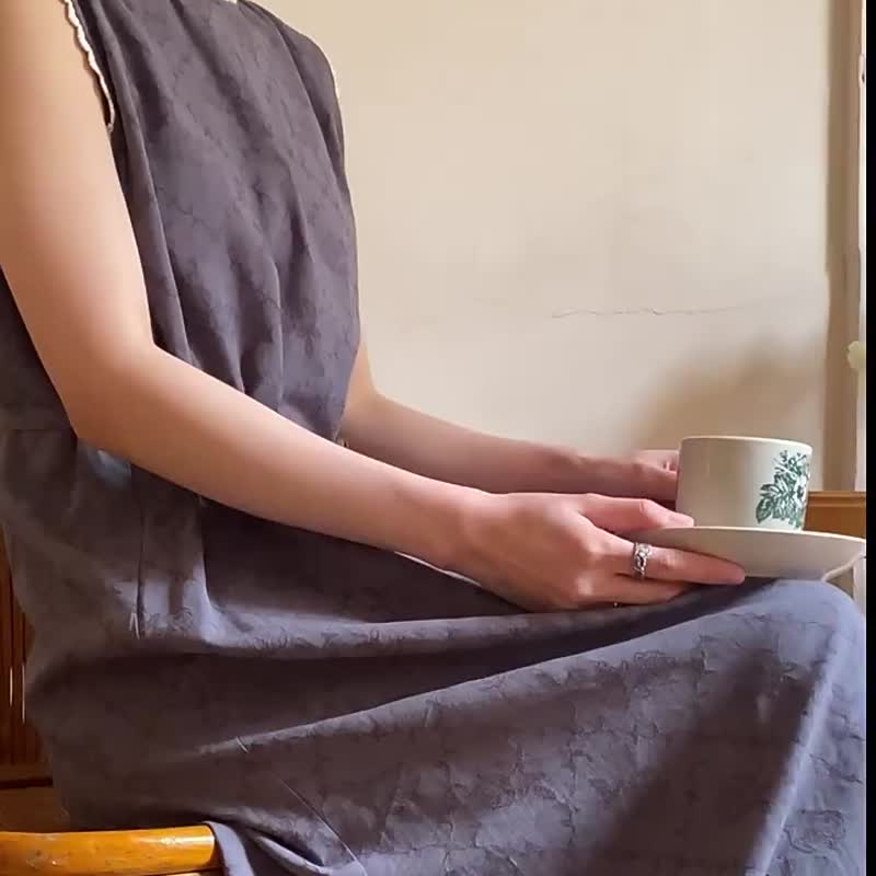 高級灰色 法式復古優雅圓領無袖洋裝 亞麻棉玫瑰提花繫帶連身裙 - 洋装/连衣裙 - 其他人造纤维 灰色