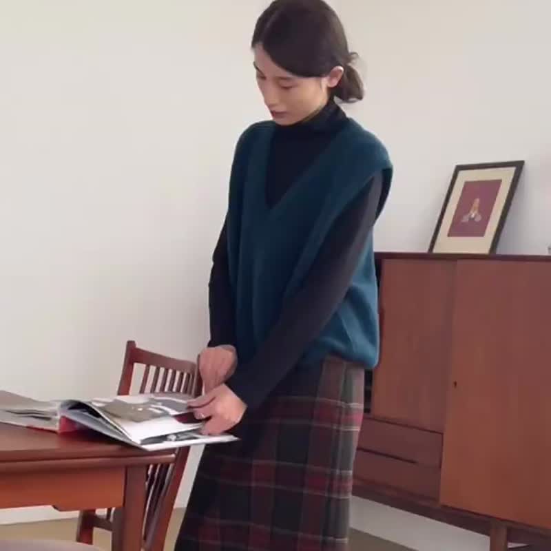 紫红花色小花花康宝莱美丽诺羊毛混纺 V领复古针织宽松背心马甲 - 女装背心 - 羊毛 多色