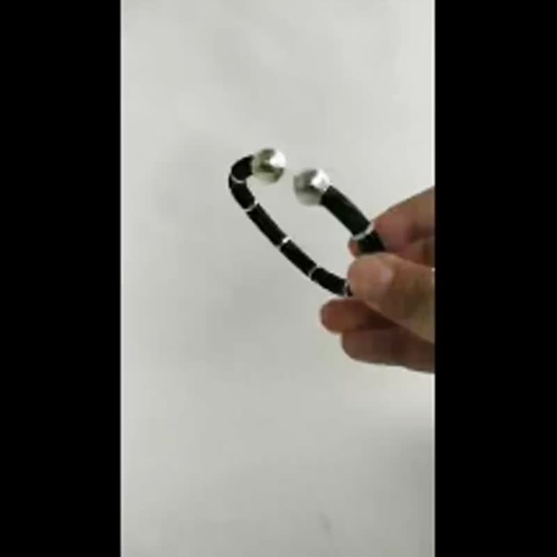 象尾羽毛手链，黑身，莲花头，正品925银套，均码，可调整尺寸，男女。 - 手链/手环 - 纯银 黑色