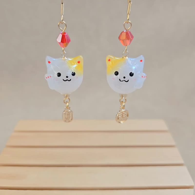 妍语手作 316医疗钢 耳环 马年 圆滚滚招财猫 新年 招财 春节 - 耳环/耳夹 - 树脂 橘色