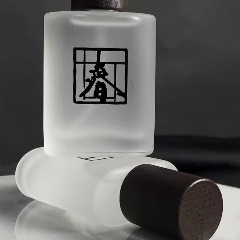 波旁玫瑰 Bourbon Rose 衣物香氛喷雾 - 香薰/精油/线香 - 玻璃 白色