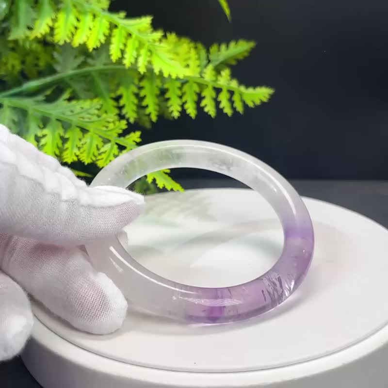 精品 薰衣草紫水晶手镯 59MM 冰透闪片圆条飘一抹紫 智慧创意洞悉 - 手链/手环 - 水晶 紫色