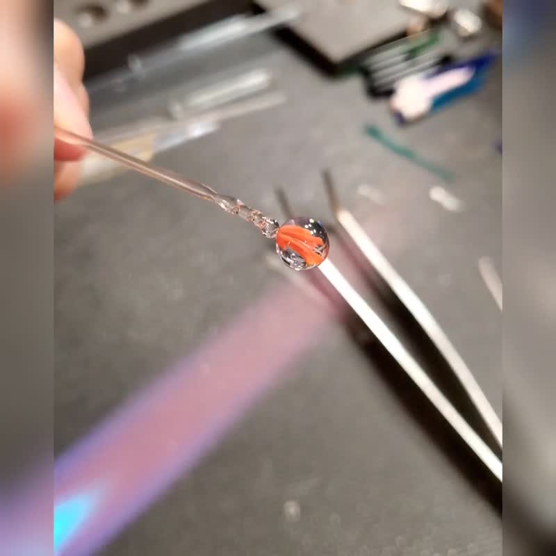 御花毛发琉璃耳针(一对)(含礼盒) - 耳环/耳夹 - 玻璃 多色