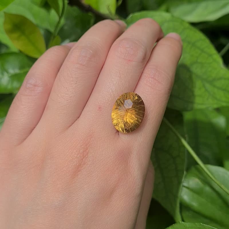 天然椭圆形黄水晶重 11.16 克拉。尺寸 13×17×10 毫米 - 金工/饰品 - 宝石 金色