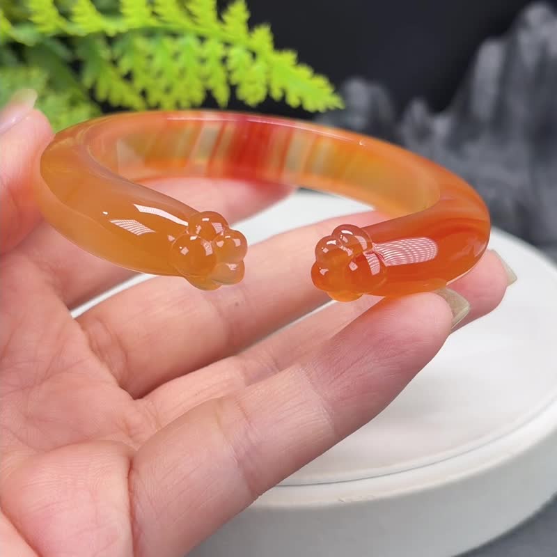 渐变橘红 开口玛瑙手镯 58MM 冰透起光千层纹鸿运当头 手雕猫爪 - 手链/手环 - 半宝石 橘色