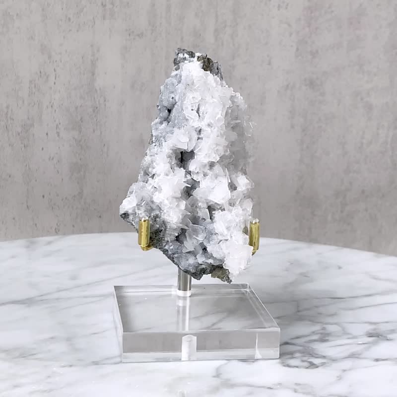 花瓣方解石共生砂糖水晶 // 舒缓思绪 净化空间 // 赠底座 - 摆饰 - 水晶 白色