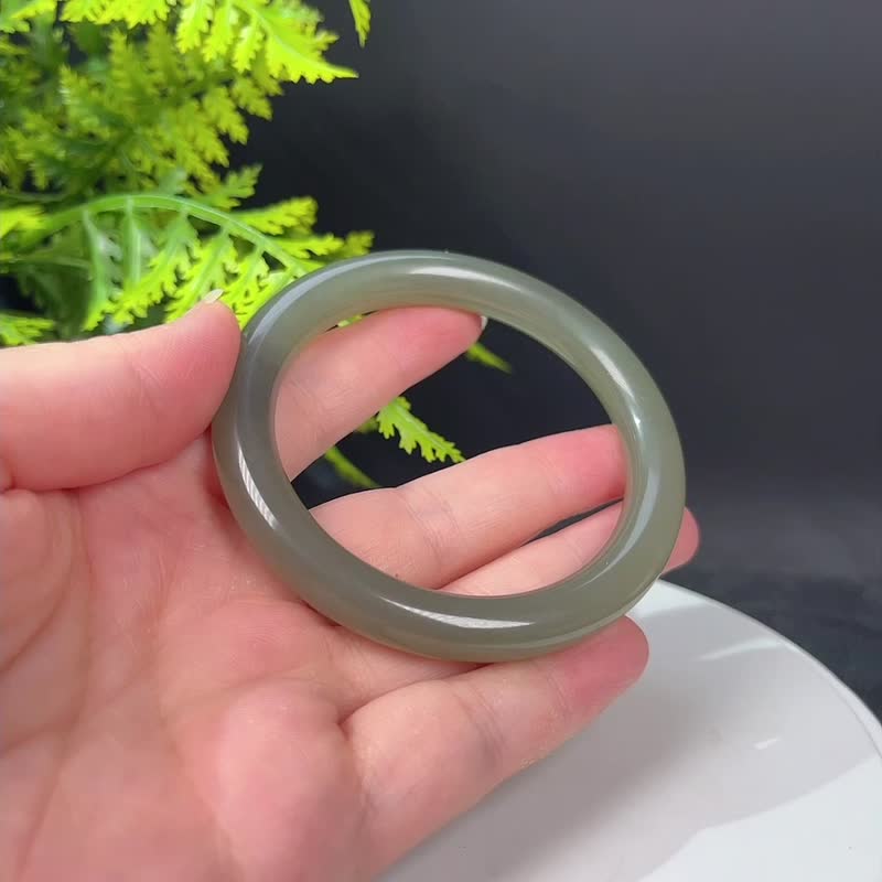 和田玉晴水绿手镯58MM 老料浓郁青白玉手环 附证书 细腻质感满满 - 手链/手环 - 玉石 绿色
