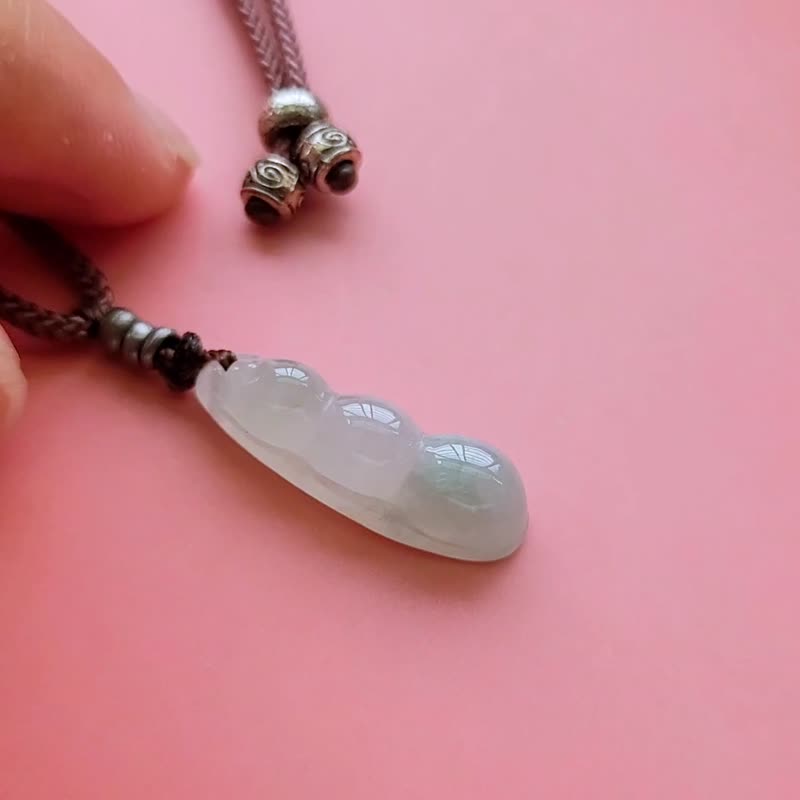 【亲翠】天然翡翠 冰渐层绿立体手雕豆子调整式绳链 连中三元 - 项链 - 玉石 多色
