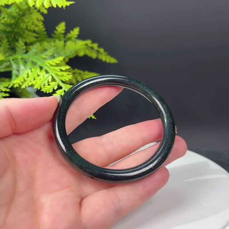 和田玉塔青手镯58MM 圆条墨绿复古美女镯玉手环 附证书 温柔婉约 - 手链/手环 - 玉石 