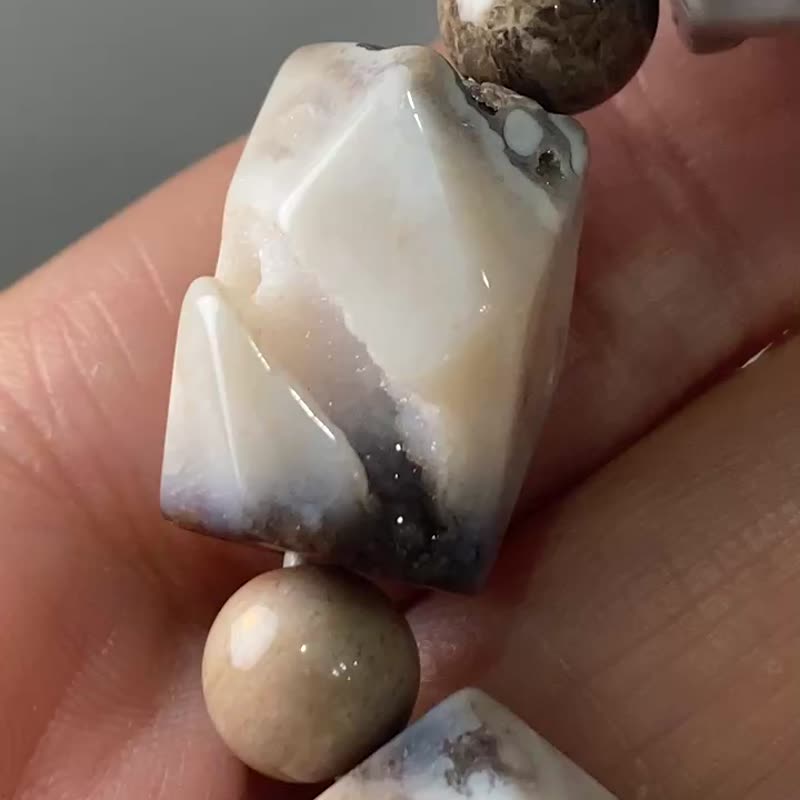 收藏品八方来财晶洞珊瑚玉手串 - 手链/手环 - 玉石 白色
