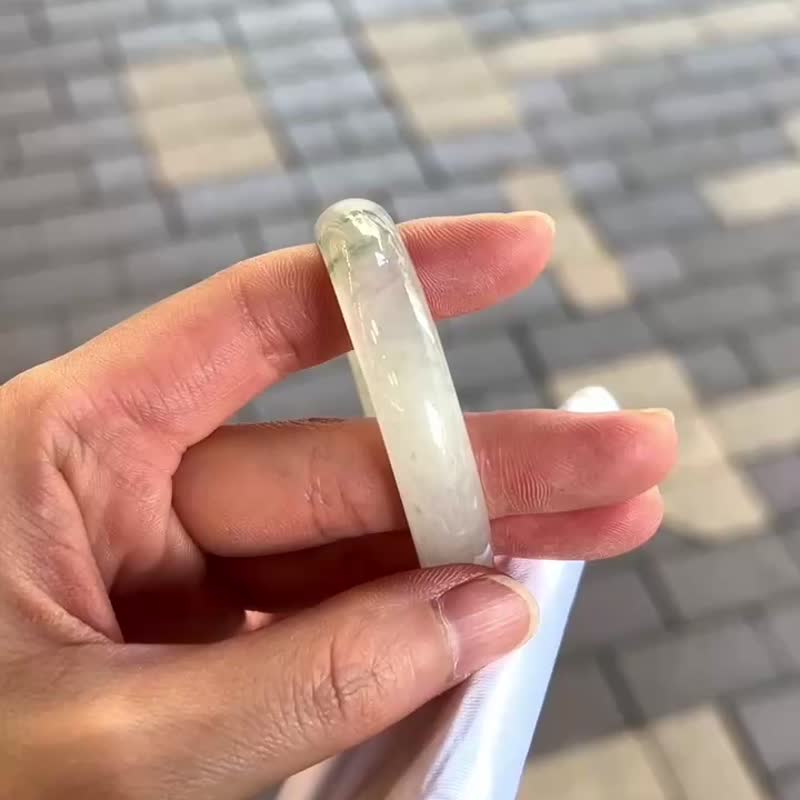 SOLD 冰玻种 天然翡翠 缅甸 A玉 玉镯 • 冰玻种斑马飘花贵妃镯 - 手链/手环 - 石头 白色