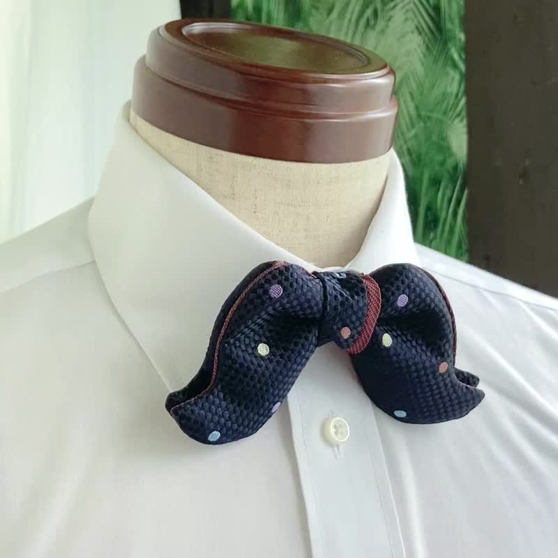 BOWTIE SPECIMENS: Mustache – 深海军蓝底圆点 - 领结/领巾 - 丝．绢 蓝色