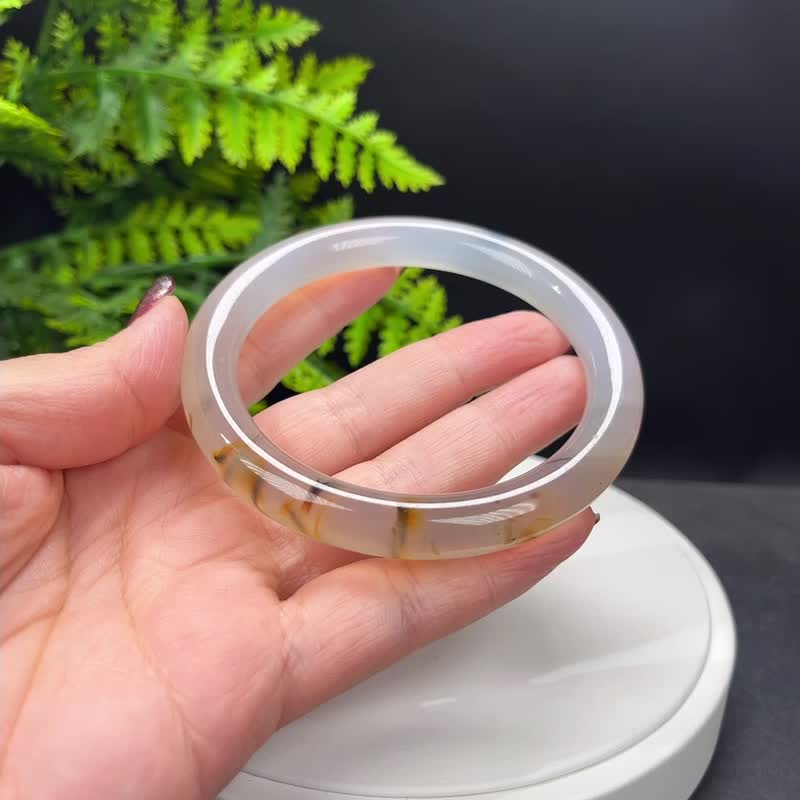 精品 浅灰玛瑙手镯 64MM 冰润起光飘花圆条玉髓手环 气质百搭柔美 - 手链/手环 - 半宝石 灰色