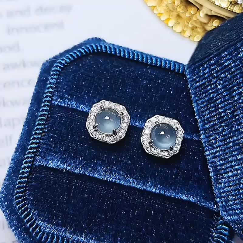 |方糖蓝刚|A货翡翠冰玻淡蓝刚蛋面5.5mm纯银镀18k经典耳环耳扣 - 耳环/耳夹 - 玉石 