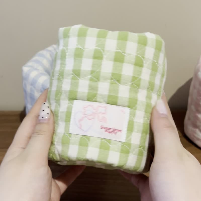 Sweetstore Supply 原创可爱果绿色格夹棉加厚化妆刷笔筒 - 笔筒/笔座 - 棉．麻 粉红色